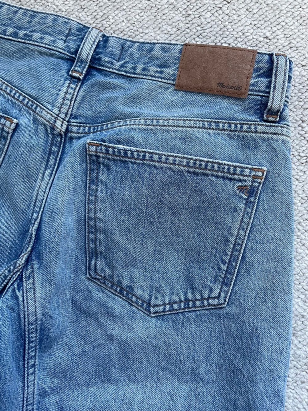 Madewell The Petite Darted Barrel-Leg Jeans, Dobbins Wash, Size 26P - Picture 11 of 12